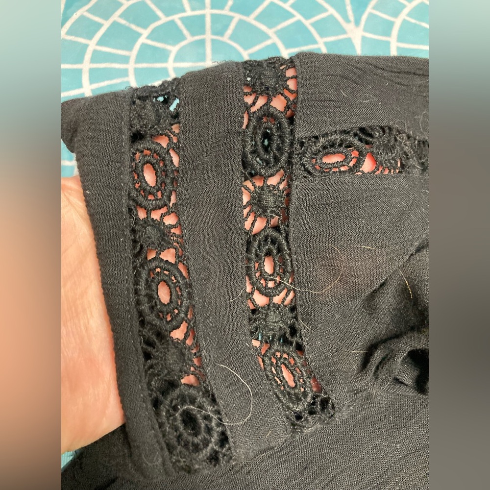 💛TODAY***$14***Loft Petites black elbow-length shirt.